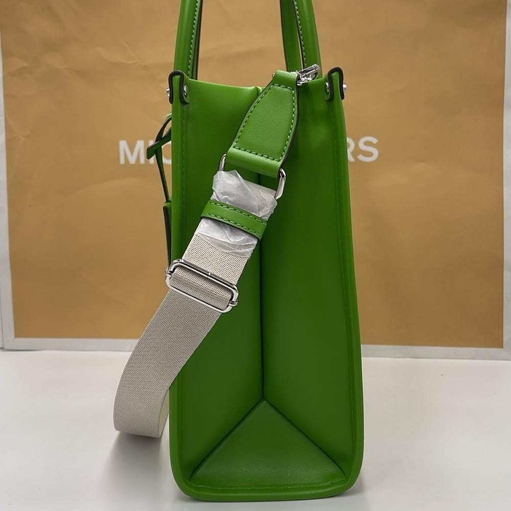 Michael Kors Mirella Medium Ombré Logo Tote Bag
Jungle Green 
NWT - Picture 6 of 16